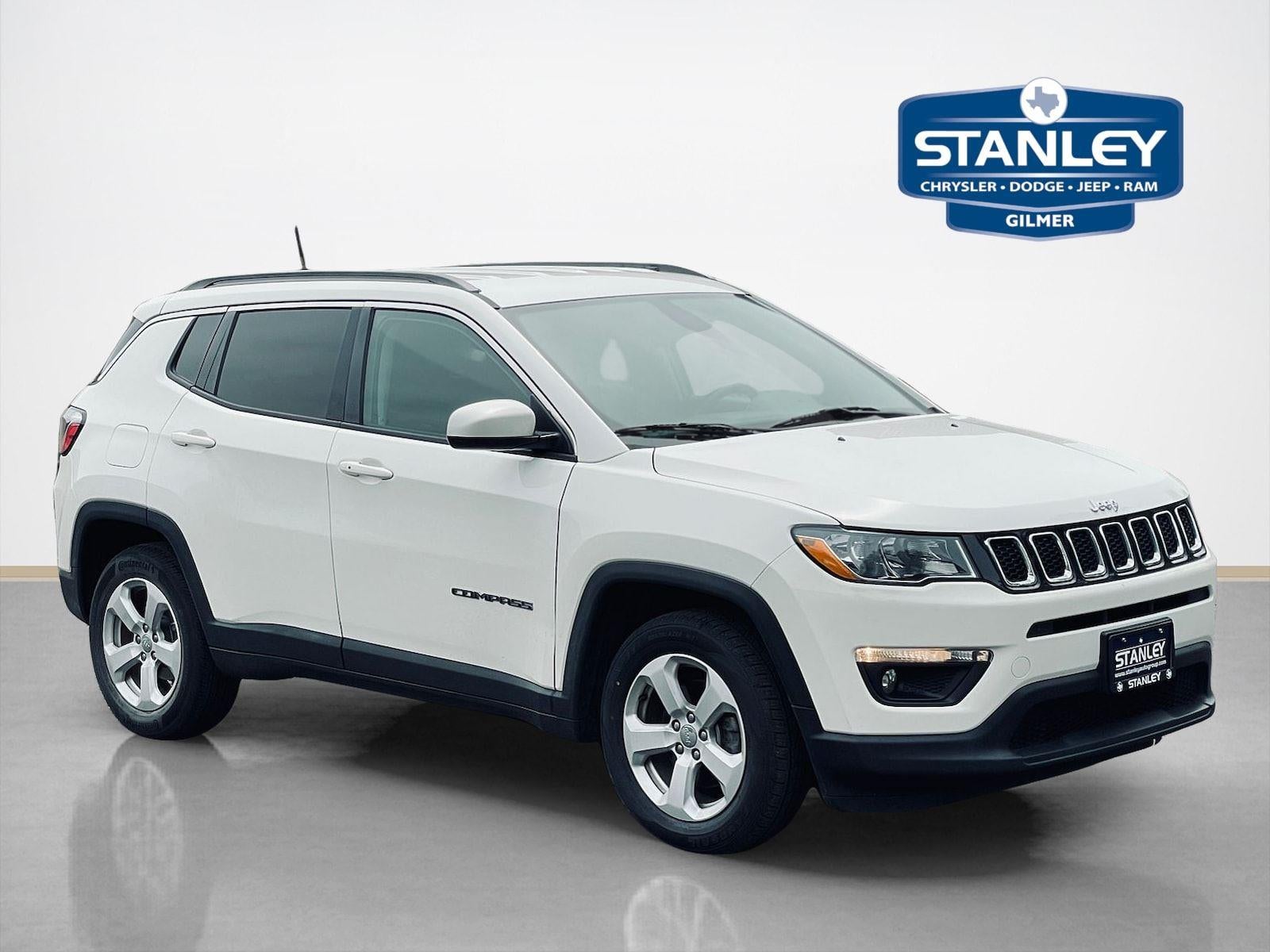 2018 Jeep Compass Latitude in White Clearcoat — front three-quarter view
