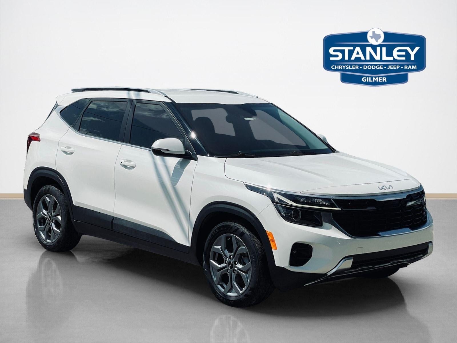 2024 Kia Seltos S in Snow White Pearl — front three-quarter view