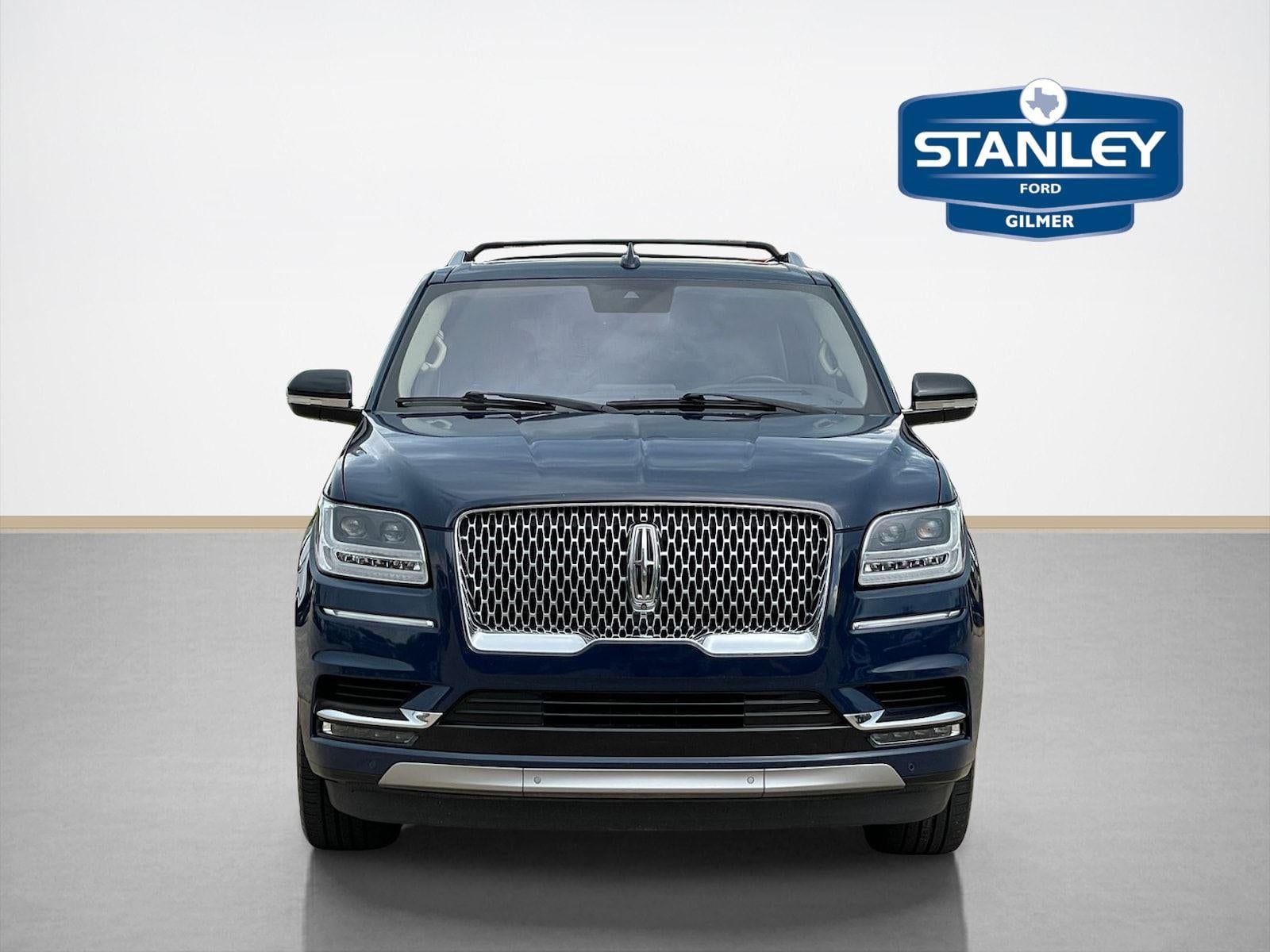 2019 Lincoln Navigator — side profile view