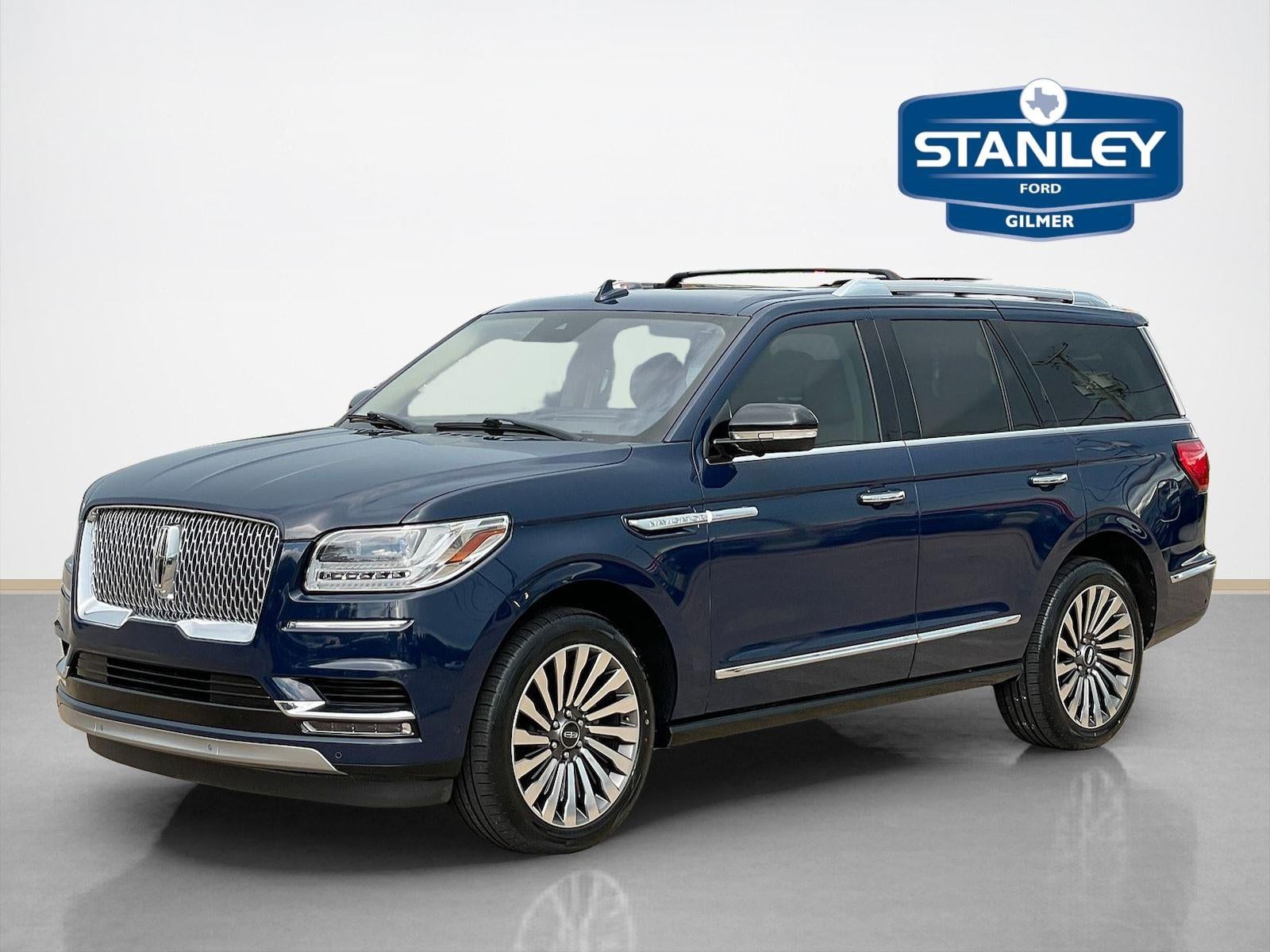 2019 Lincoln Navigator — rear three-quarter view