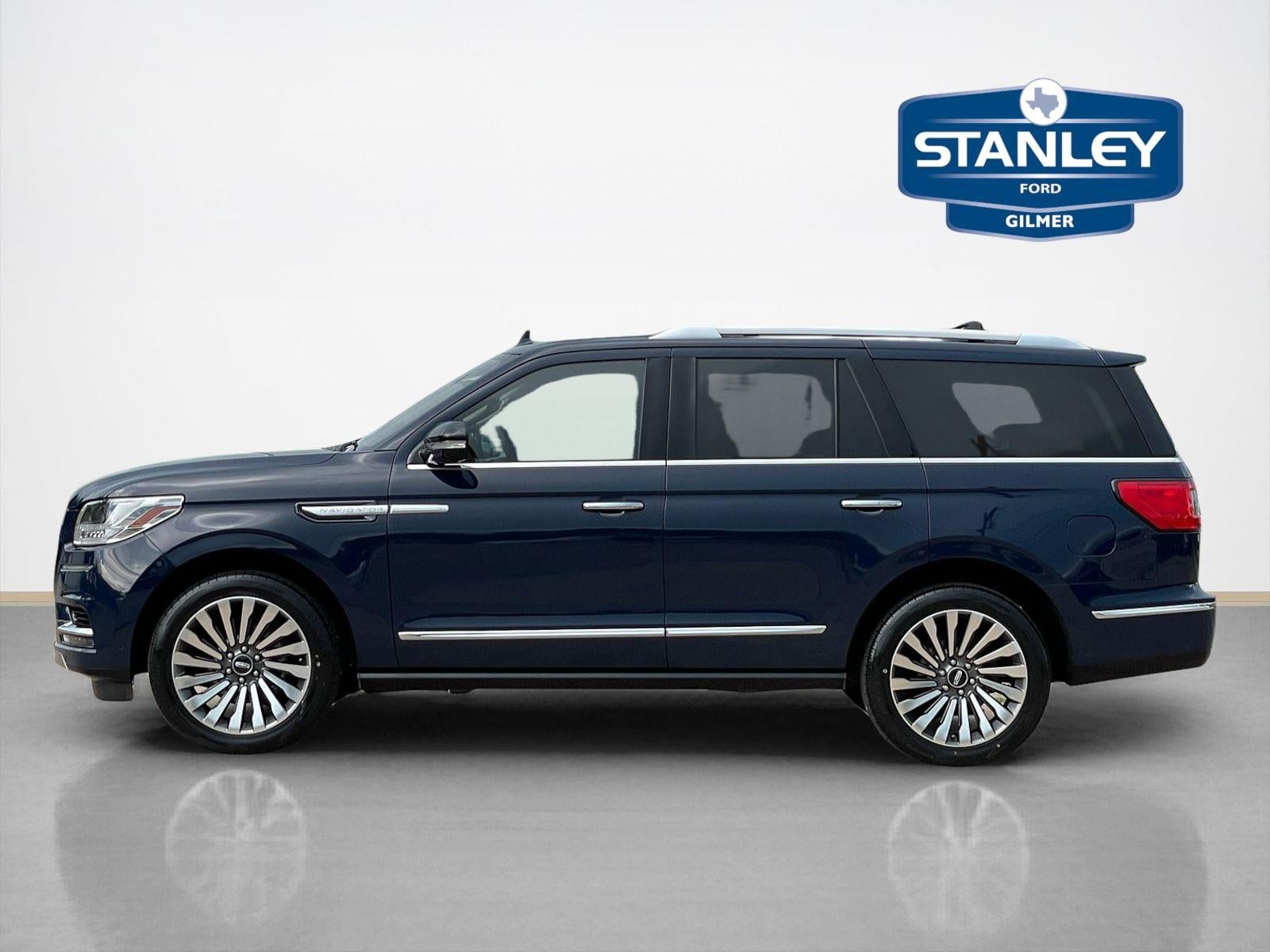 2019 Lincoln Navigator — interior view