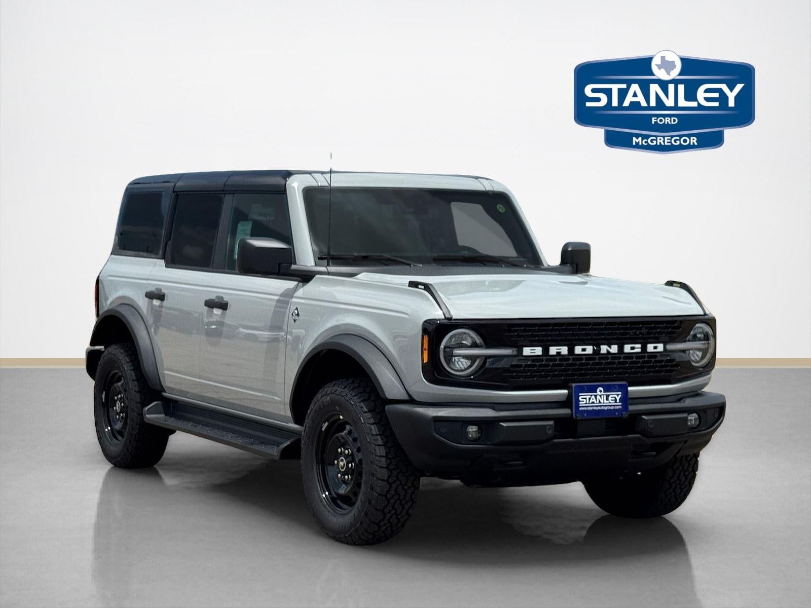 2026 Ford Bronco Outer Banks in Avalanche Gray — front three-quarter view