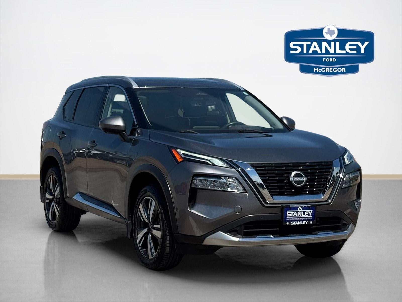 2023 Nissan Rogue Platinum in Gun Metallic — front three-quarter view
