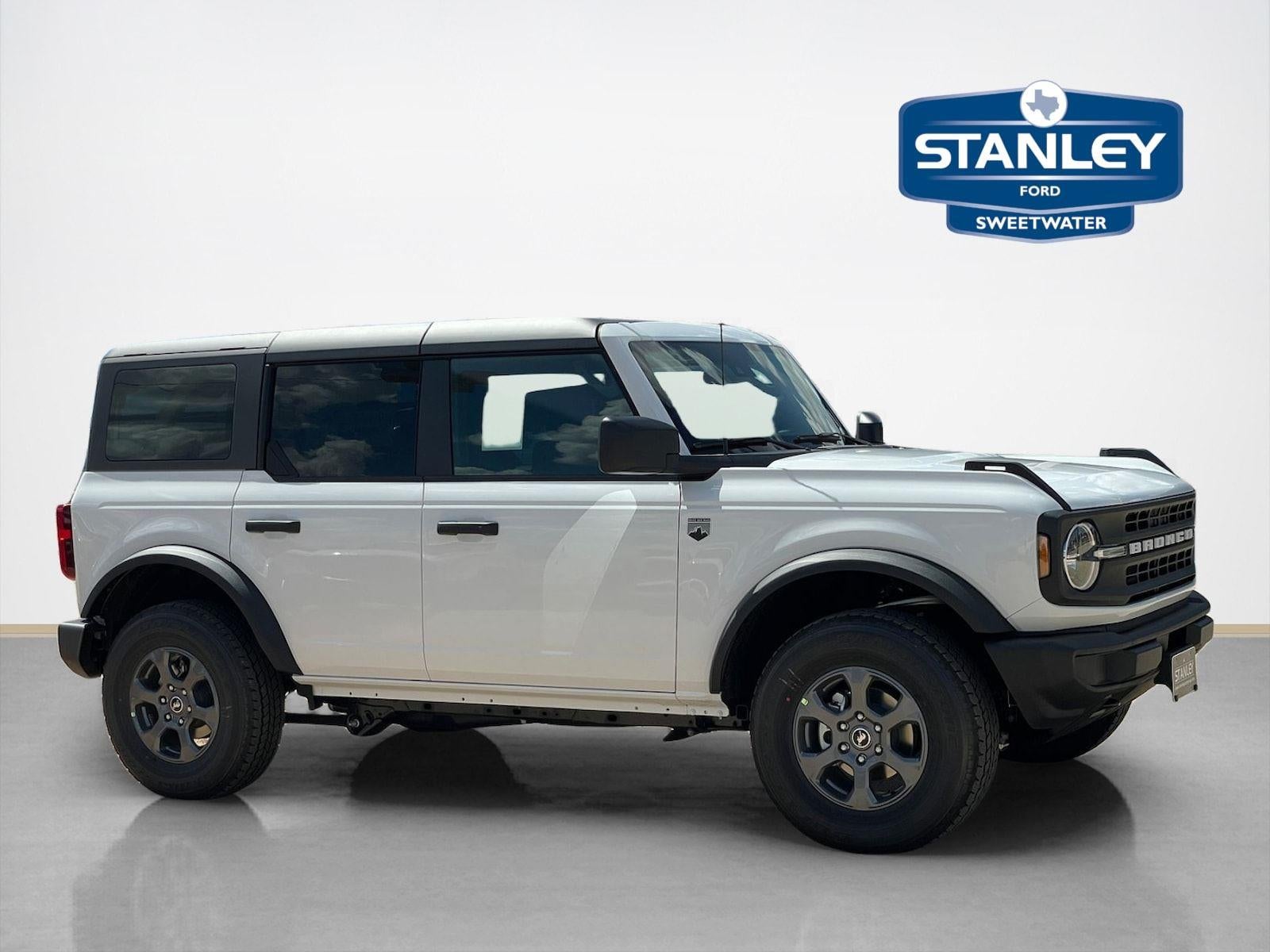 2026 Ford Bronco Big Bend in Oxford White — front three-quarter view