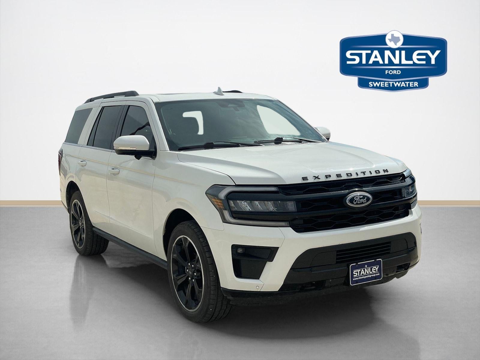 2023 Ford Expedition Limited in Star White Metallic Tri-Coat — front three-quarter view