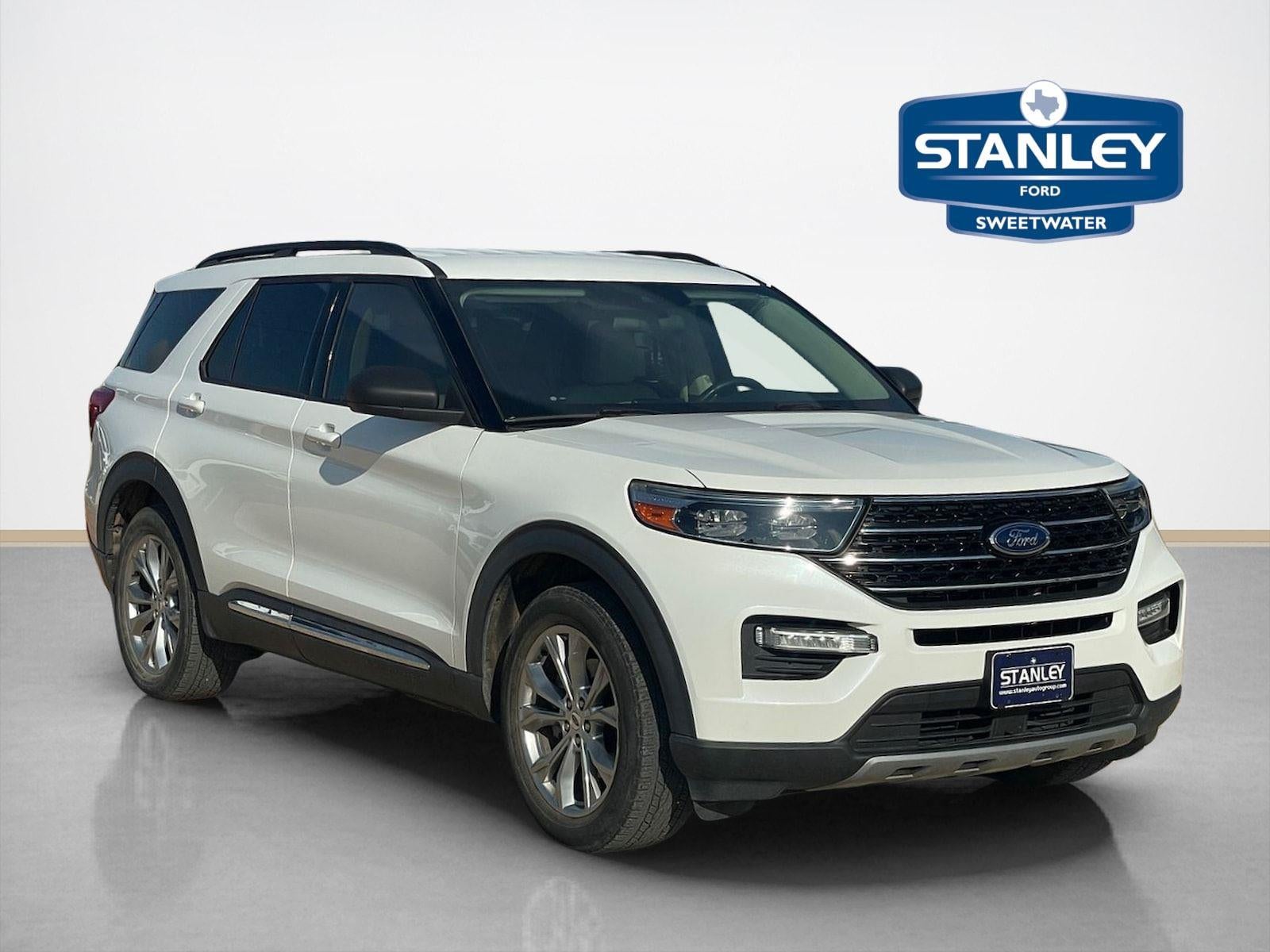 2020 Ford Explorer XLT in Star White Metallic Tri-Coat — front three-quarter view